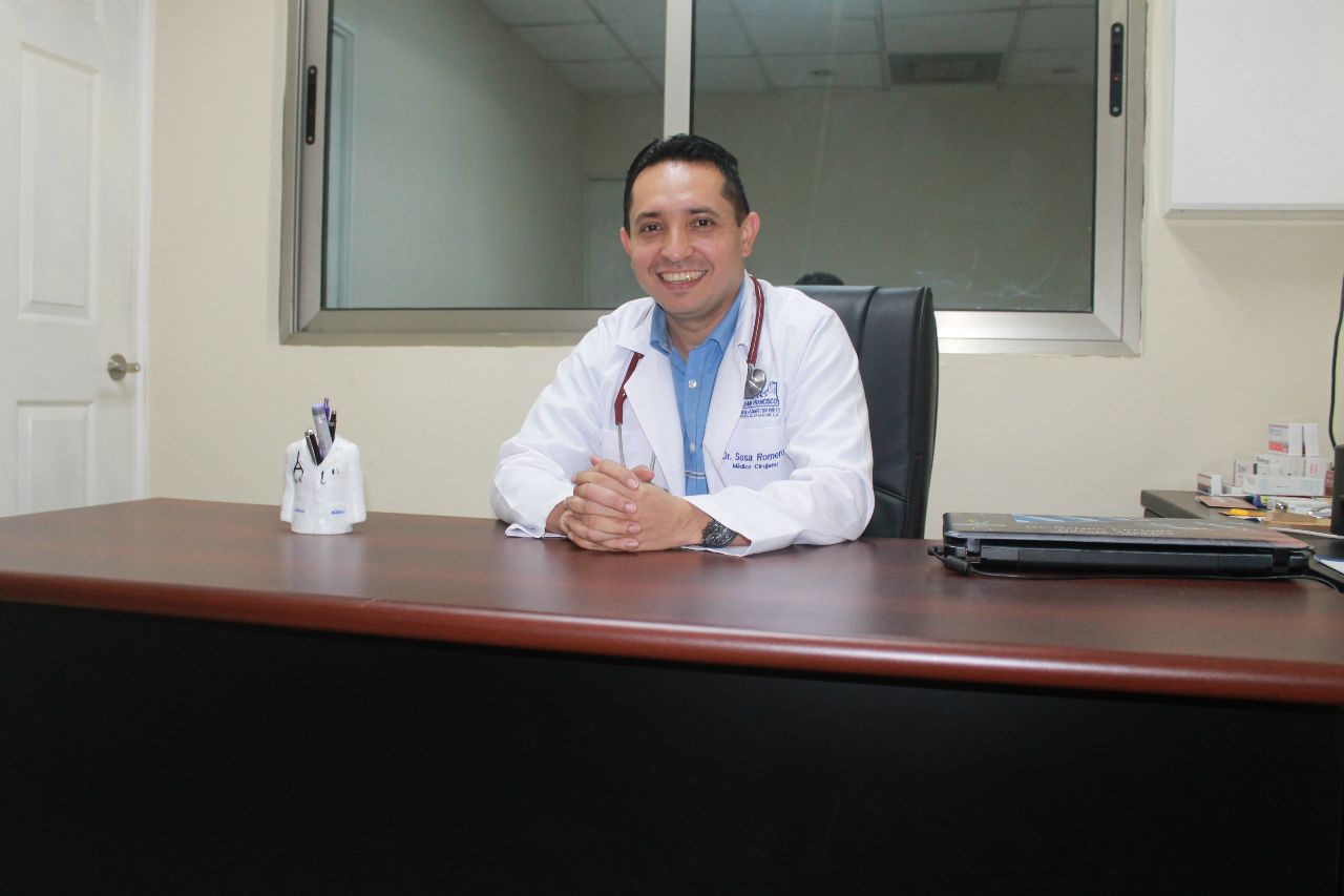 Dr. Edgar Manrique Sosa Romero 