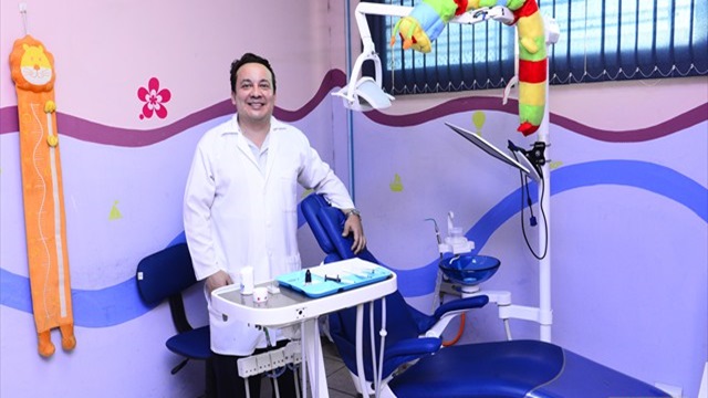 Dr. Rodolfo Ernesto Campos, Tel: 2242-4618